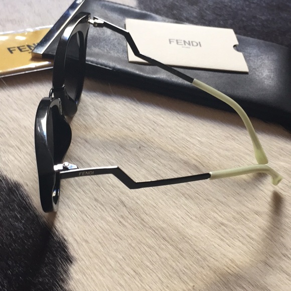 Fendi 🍂🍁 - Picture 2 of 7